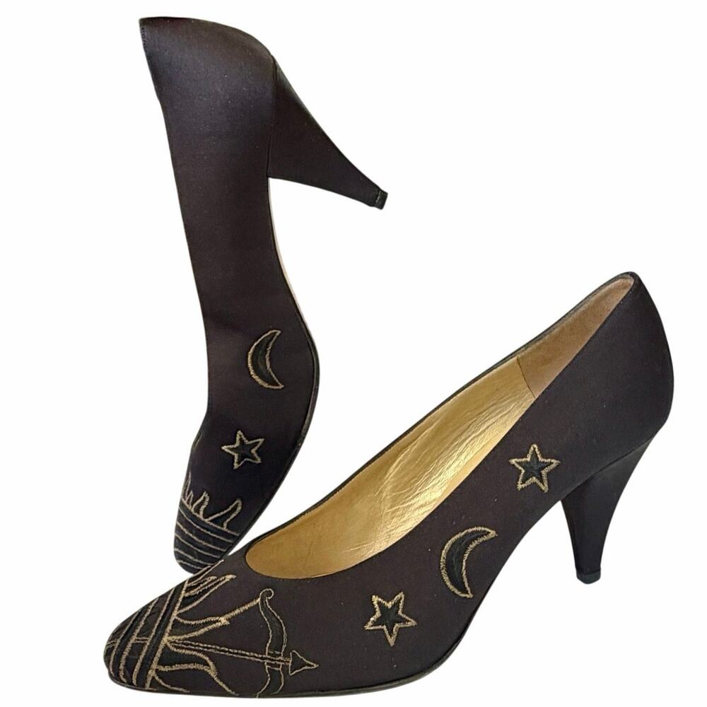 VTG MADE IN ITALY Maraolo Celestial Embroidered Black/Gold Satin Pumps, RARE! 39